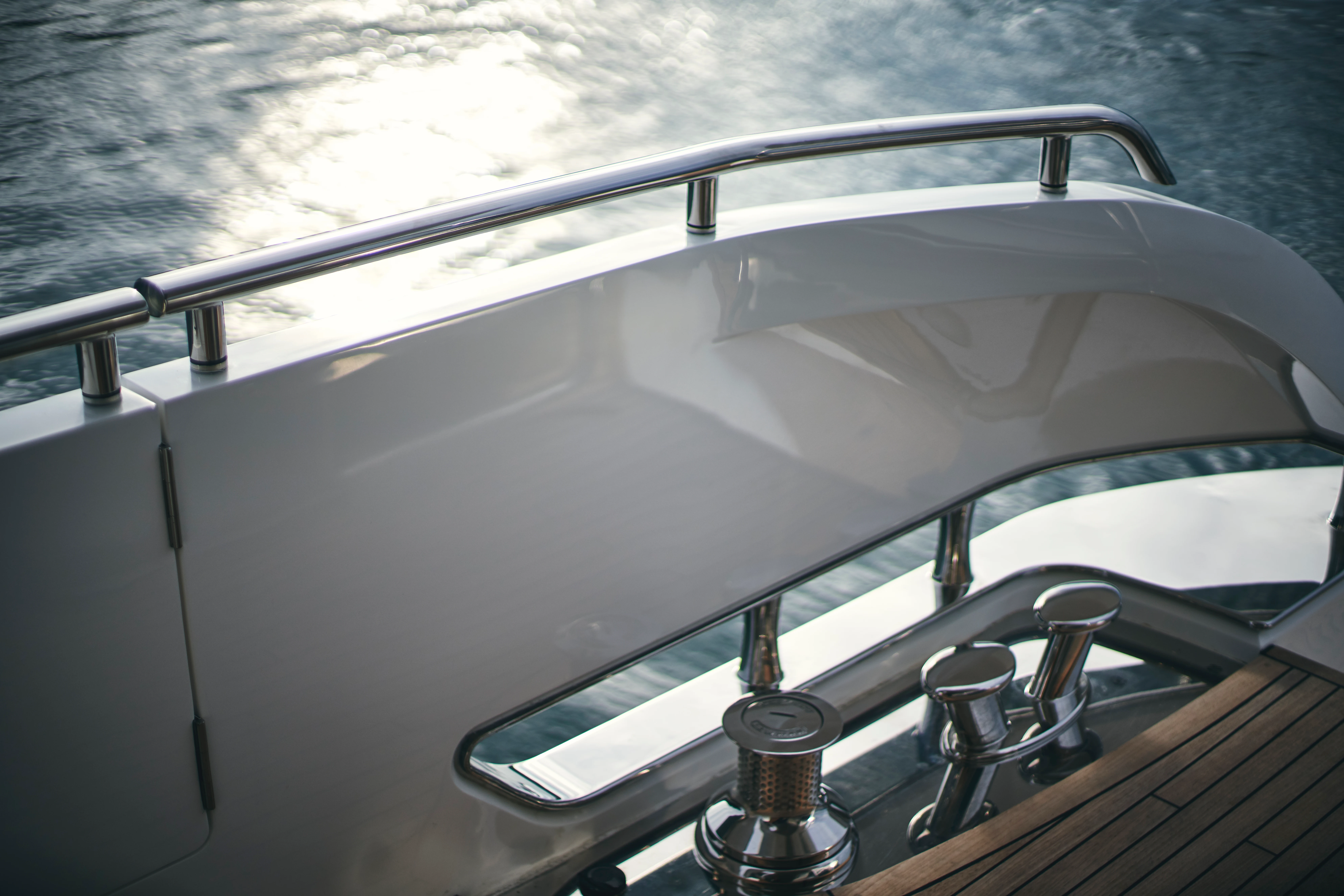 Tubi ovali in acciaio inossidabile senza tempo utilizzati per la ringhiera di lusso sul Princess Y85 Luxury Motor Yacht