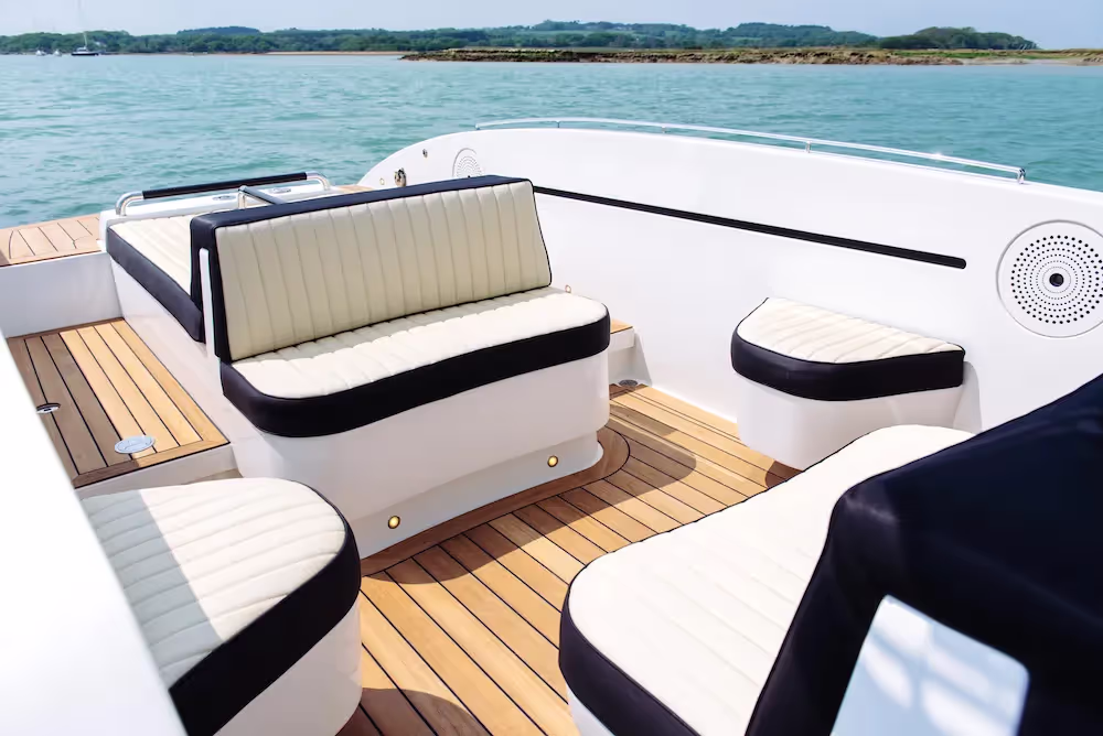 Tender per barche di lusso Pascoe International con ringhiera ovale in acciaio inox Timeless Tube con lucidatura a specchio super marina