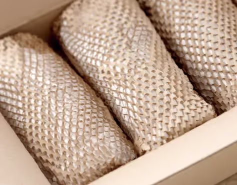 Metallrohre, verpackt in umweltfreundlichem Verpackungsmaterial