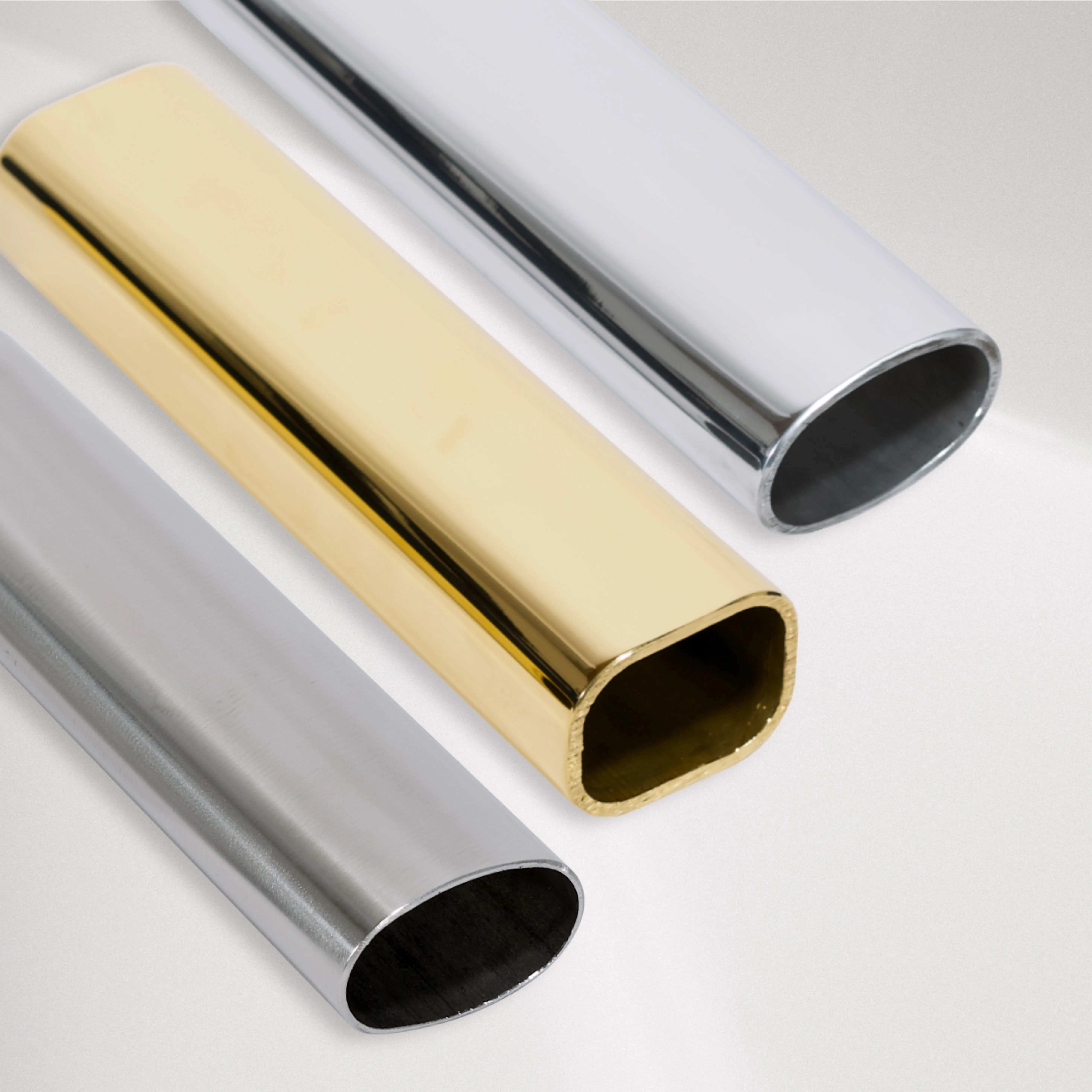 Tubes ovales en aluminium poli miroir, tubes rectangulaires rayonnés en laiton poli miroir, tubes ovales en acier inoxydable satiné.